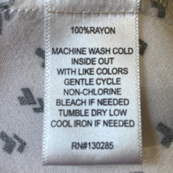 Per se White And Black Arrow Plus Size 1X Long Sleeve Buttoned Down Shirt Blouse - Picture 8 of 8